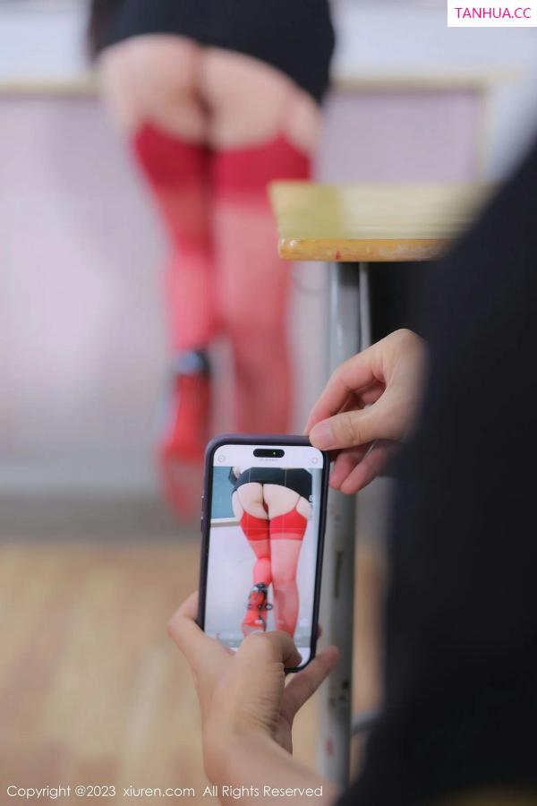 陈诗诗 诗诗 [XiuRen]高清写真图 2023.06.27 No.6980 诗诗kiki 教师美腿第32张图片